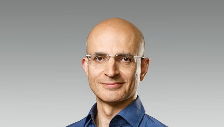 freepressjournal-marathi_2025-07-10_e03fn5cf_sabih-khan-appointed-apple-new-coo