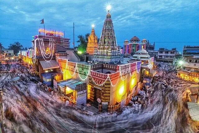 e60a7bcd4847885ed2ae4717b04fc31b.Vitthal_Rukmini_Temple_pandharpur