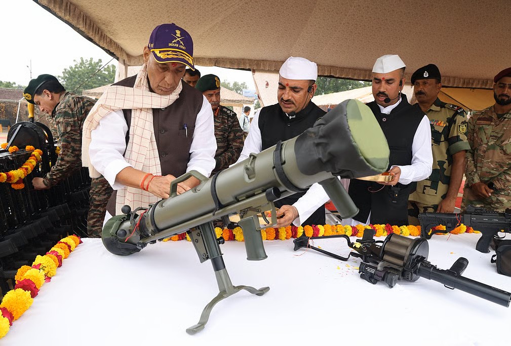 freepressjournal-marathi_2025-10-03_hpadwdfj_rajnath-singh-pakistan-threat-sir-creek-vijayadashami